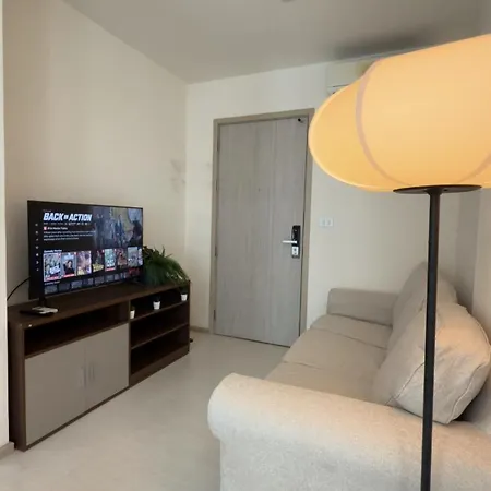 Luxury Apartment With Train Access